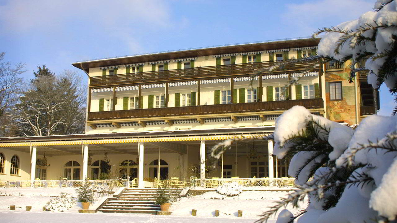 014-hotel-im-winter.jpg